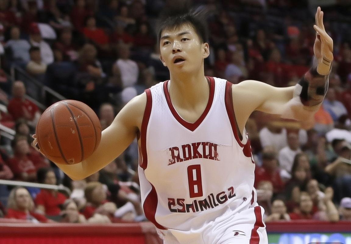 运动新星申京崛起：火箭队年轻中锋确立战术核心地位